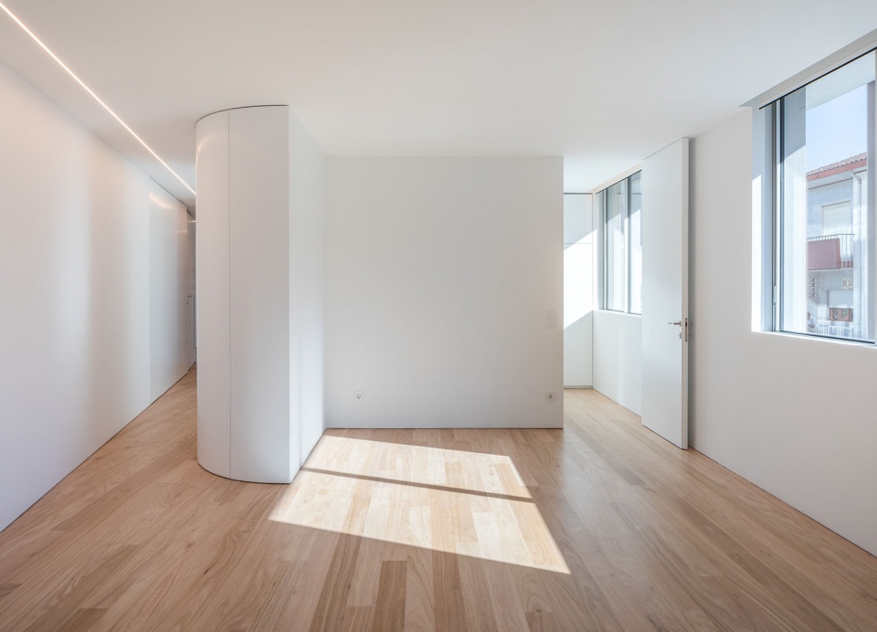 HS BUILDING by NOARQ