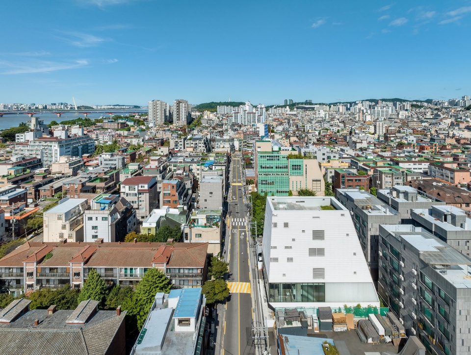 Hajeong Artplex by NOTNOT Architects