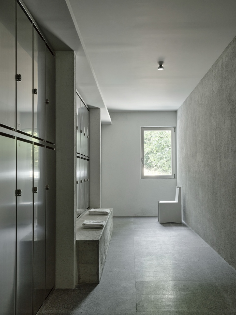 industrial changing rooms by ortega diago