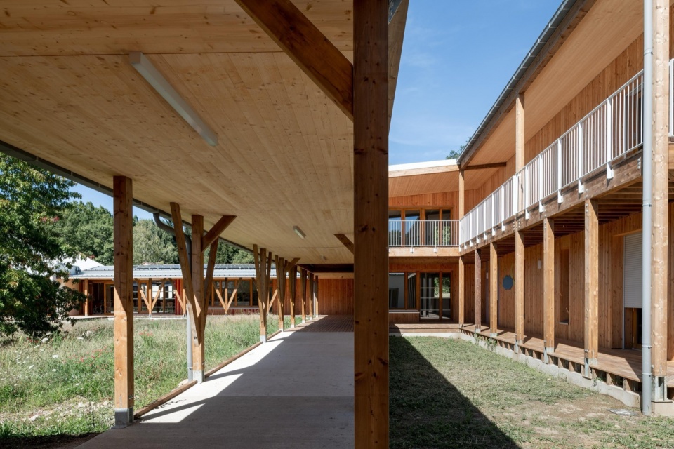 leisure centre with dormitory by atelier quatre r2k architectes
