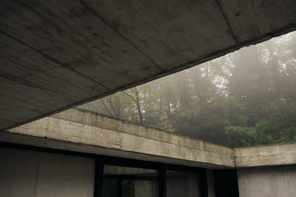 narrow house by studio lorenzo guzzini