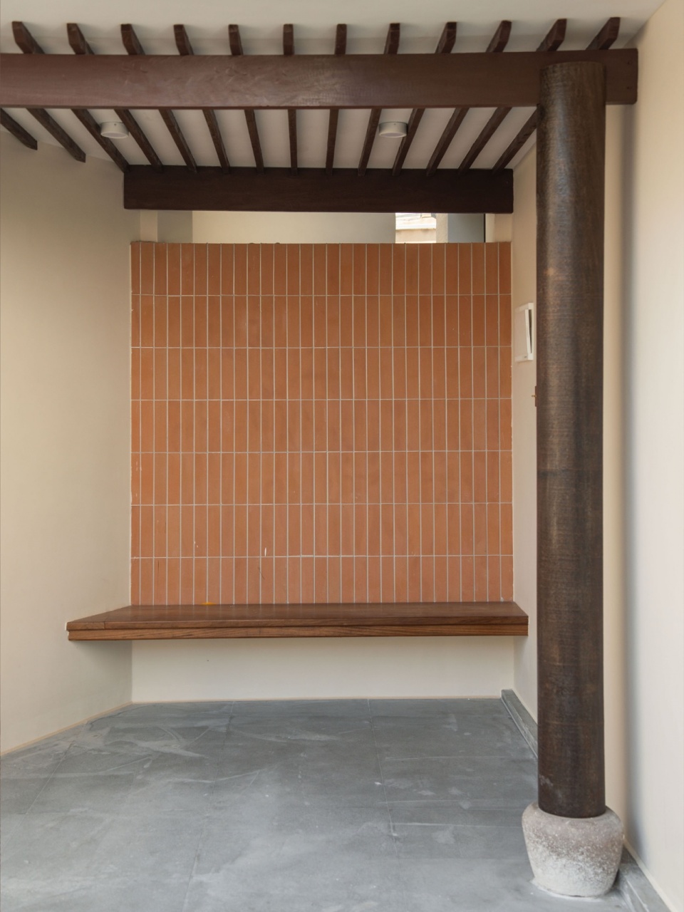 rural triangular house by urbanfabric design