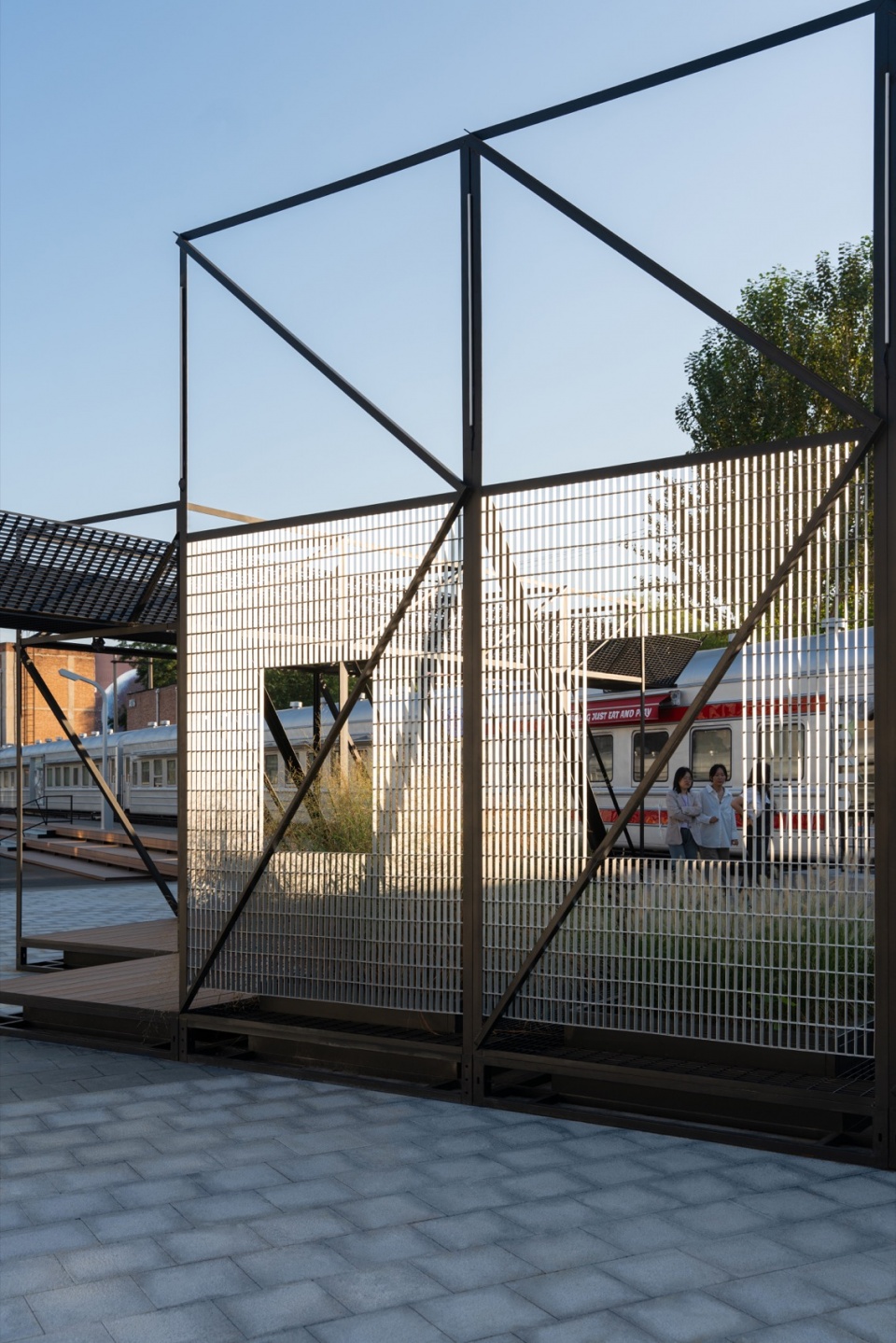 the 798·751 train street renovation by studio nor