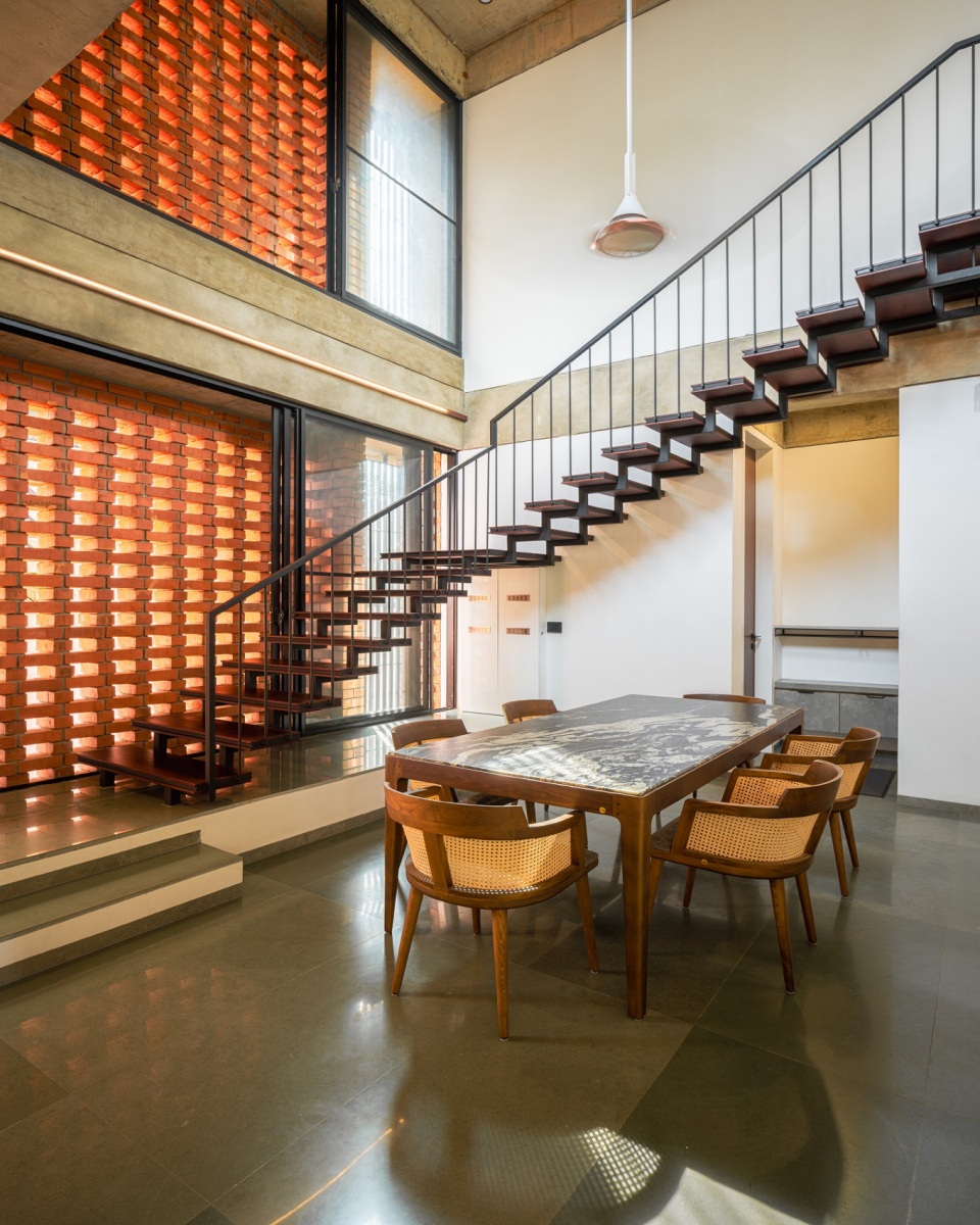 the house veiled in brick by lijo reny architects