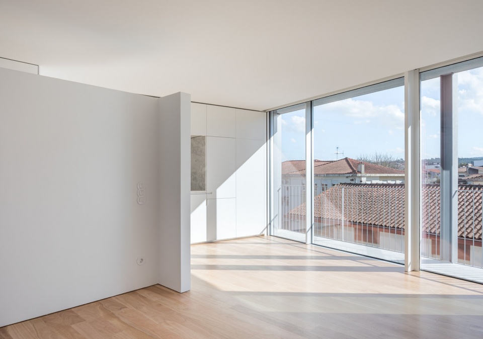 HS BUILDING by NOARQ