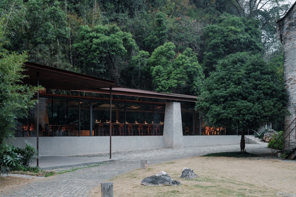 Stream Restaurant by Atelier Guo