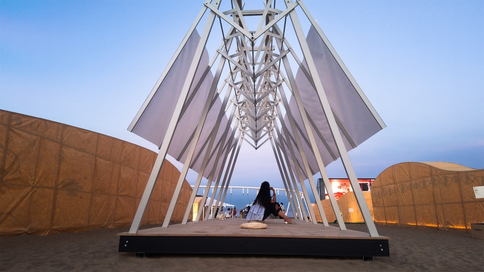 island creature installation by beats architects