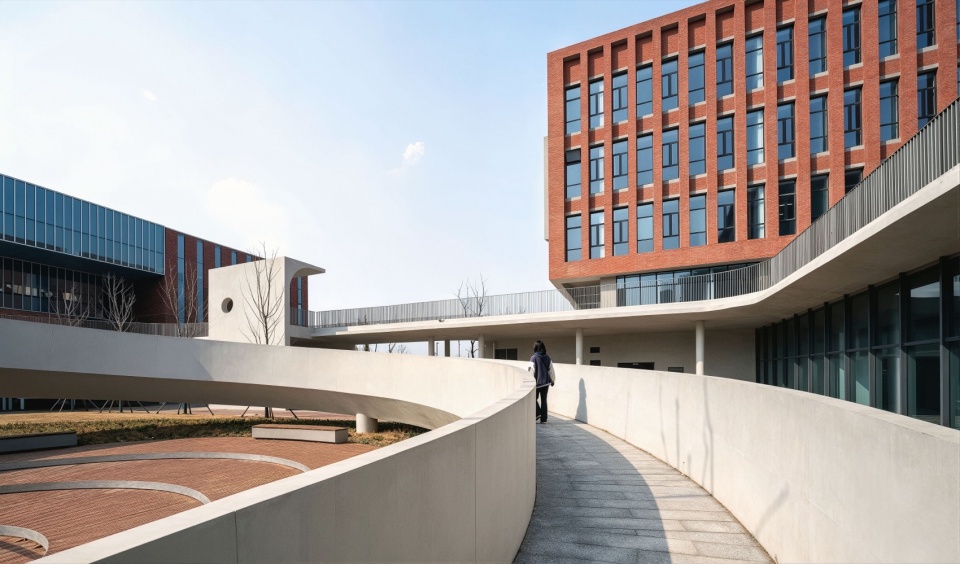 the academic building for network center computer science big data and microelectronics