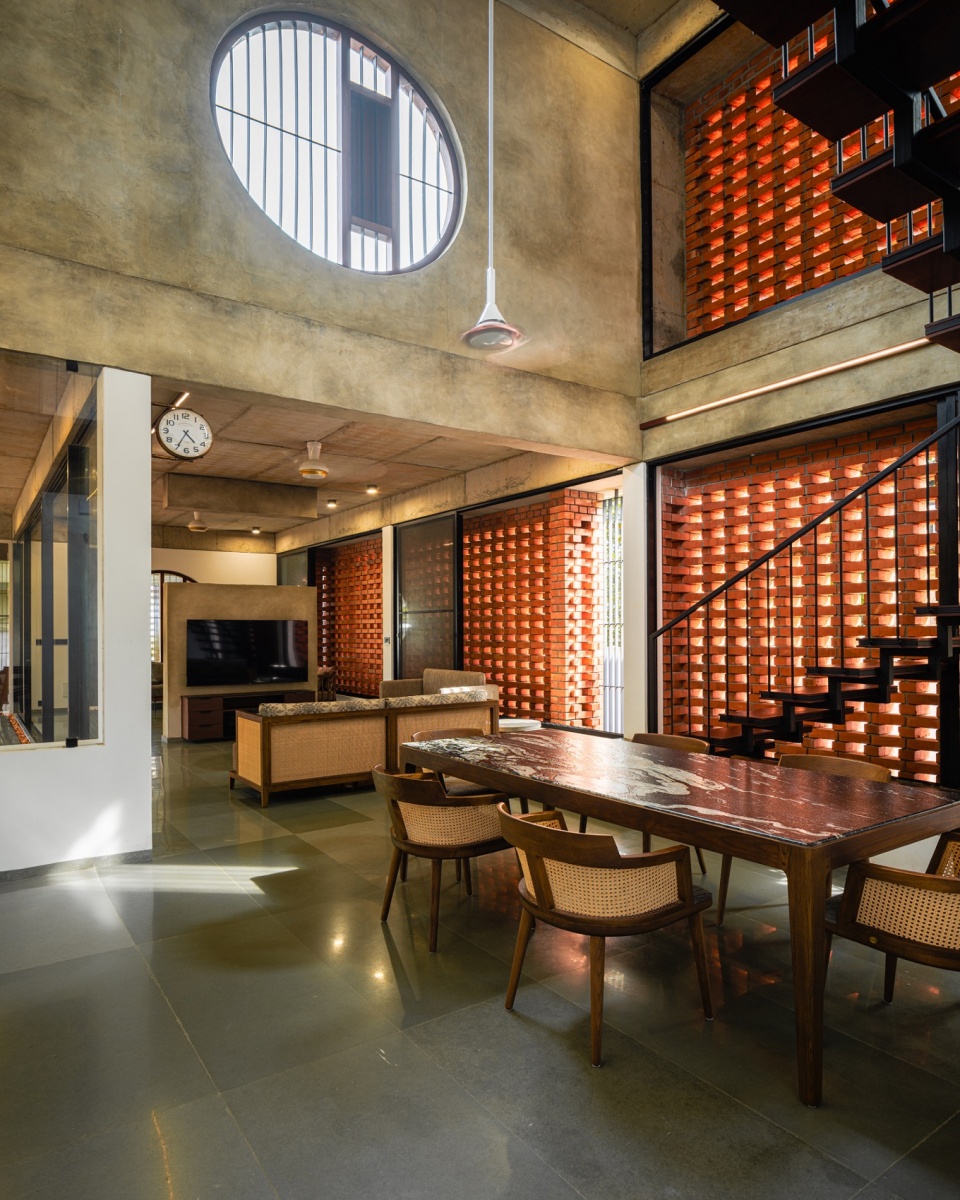 the house veiled in brick by lijo reny architects