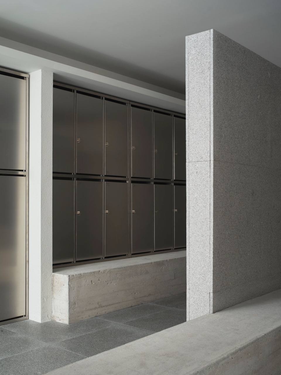 industrial changing rooms by ortega diago