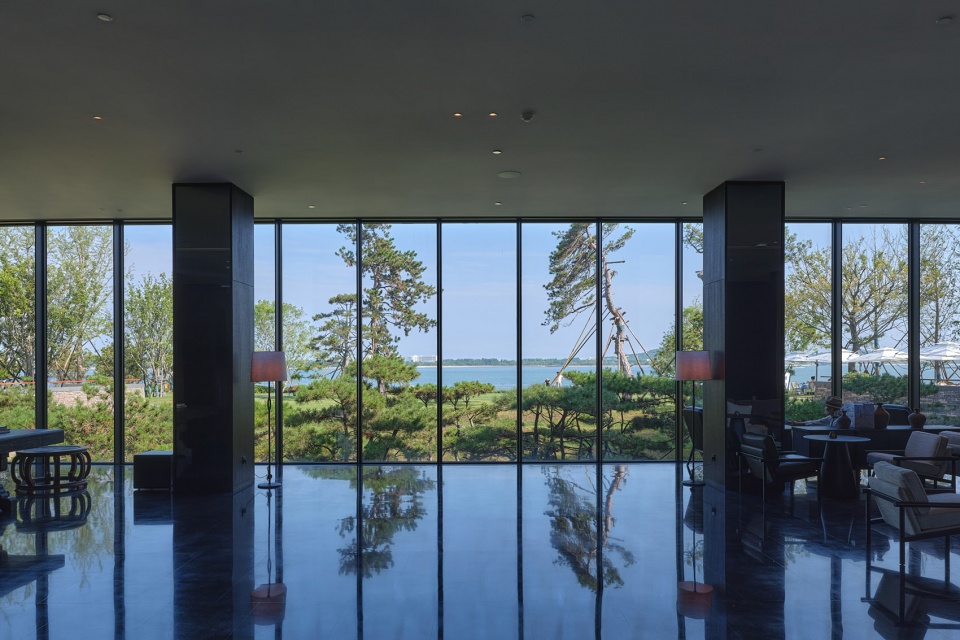 qingdao tides rise hotel by leeko architects