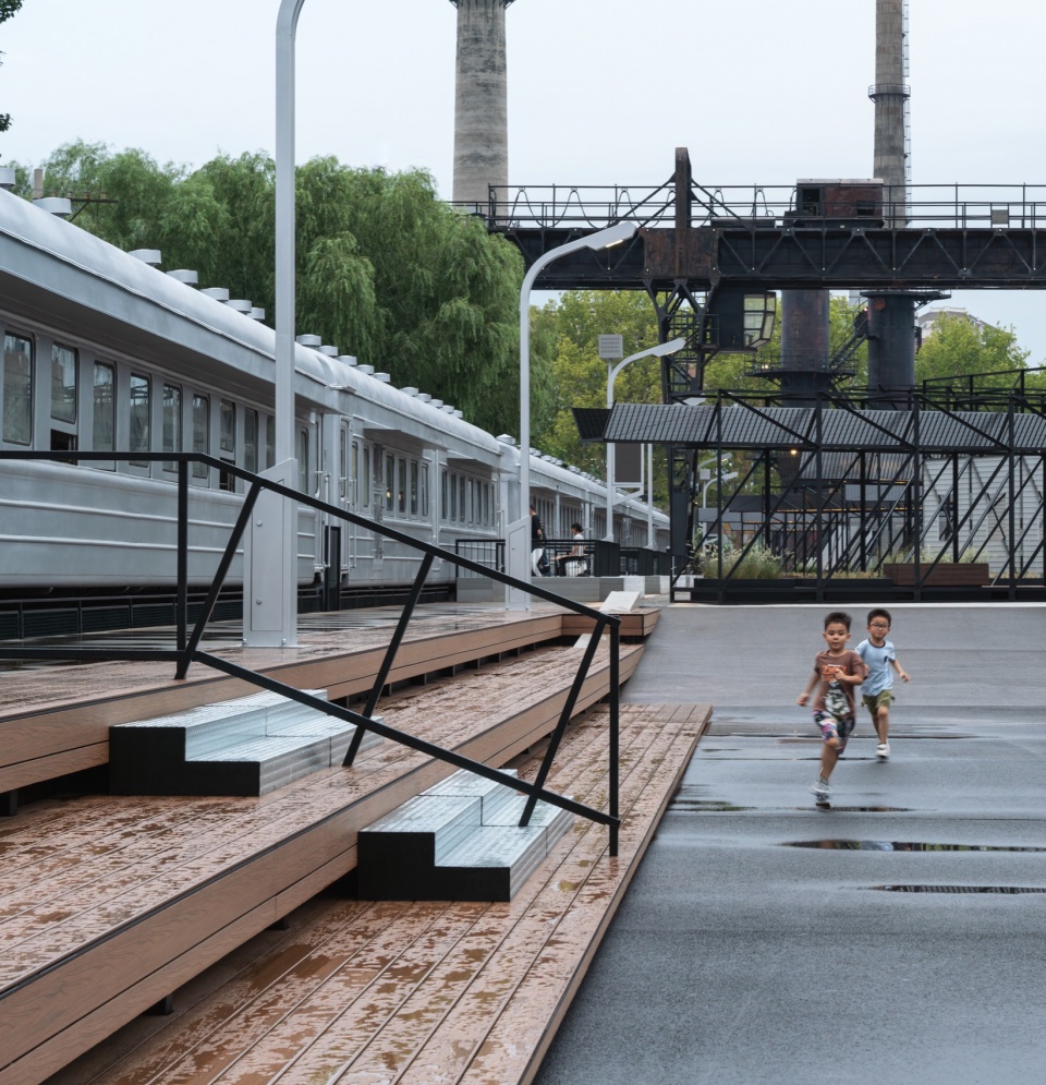 the 798·751 train street renovation by studio nor