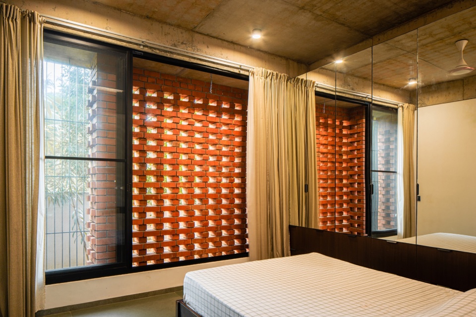 the house veiled in brick by lijo reny architects