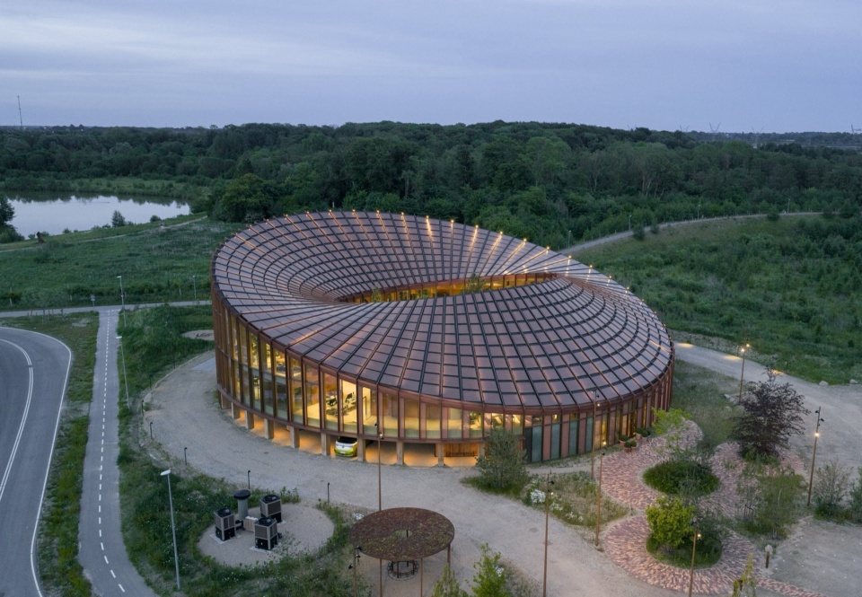 Dymak HQ by BIG
