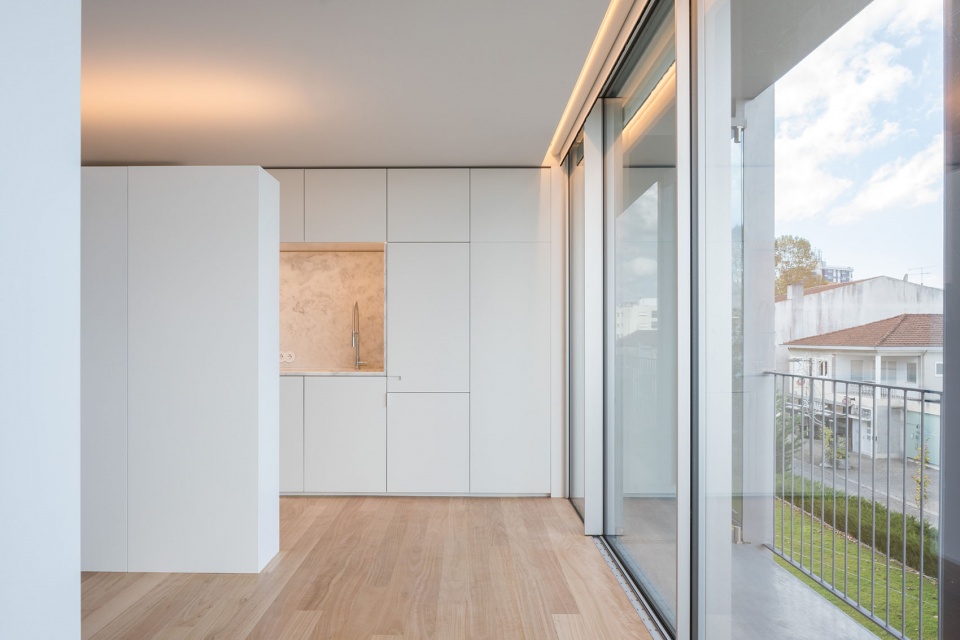 HS BUILDING by NOARQ