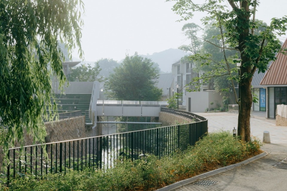 easel bridge by xbtw office