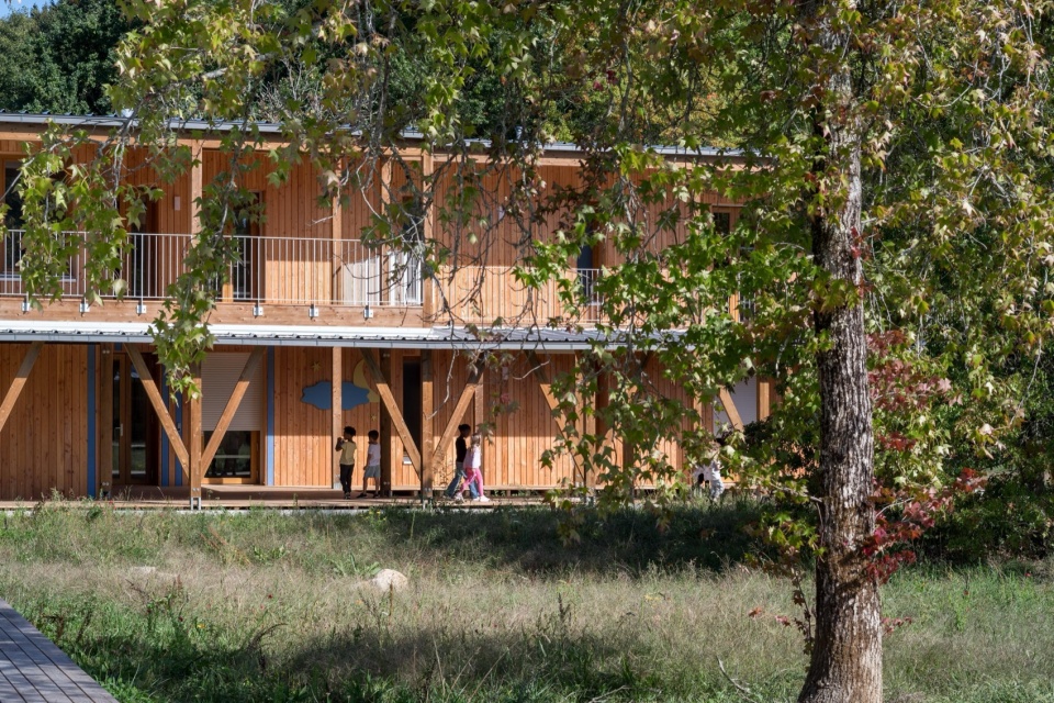 leisure centre with dormitory by atelier quatre r2k architectes