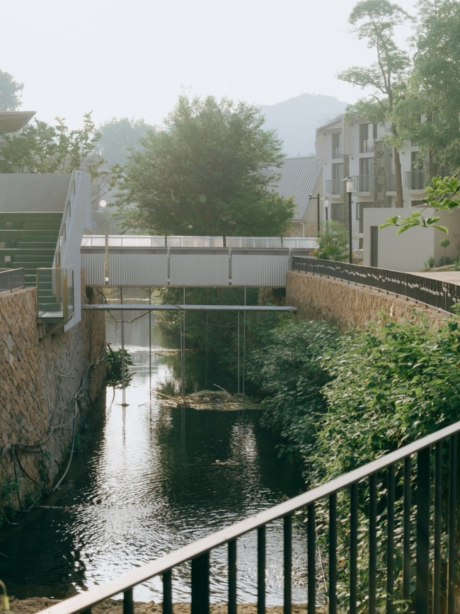 easel bridge by xbtw office