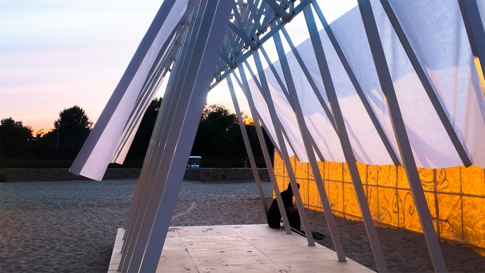 island creature installation by beats architects