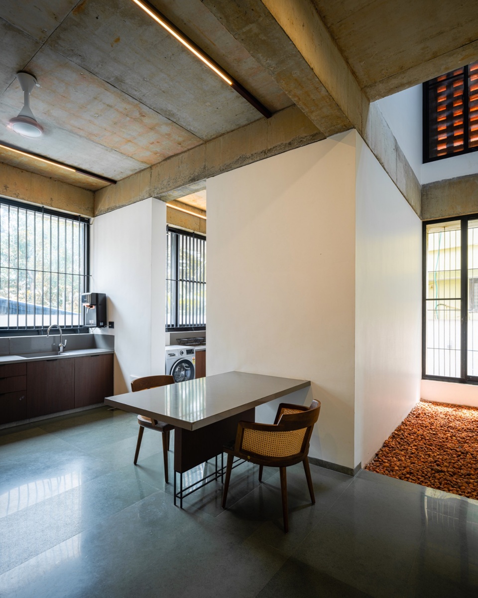 the house veiled in brick by lijo reny architects