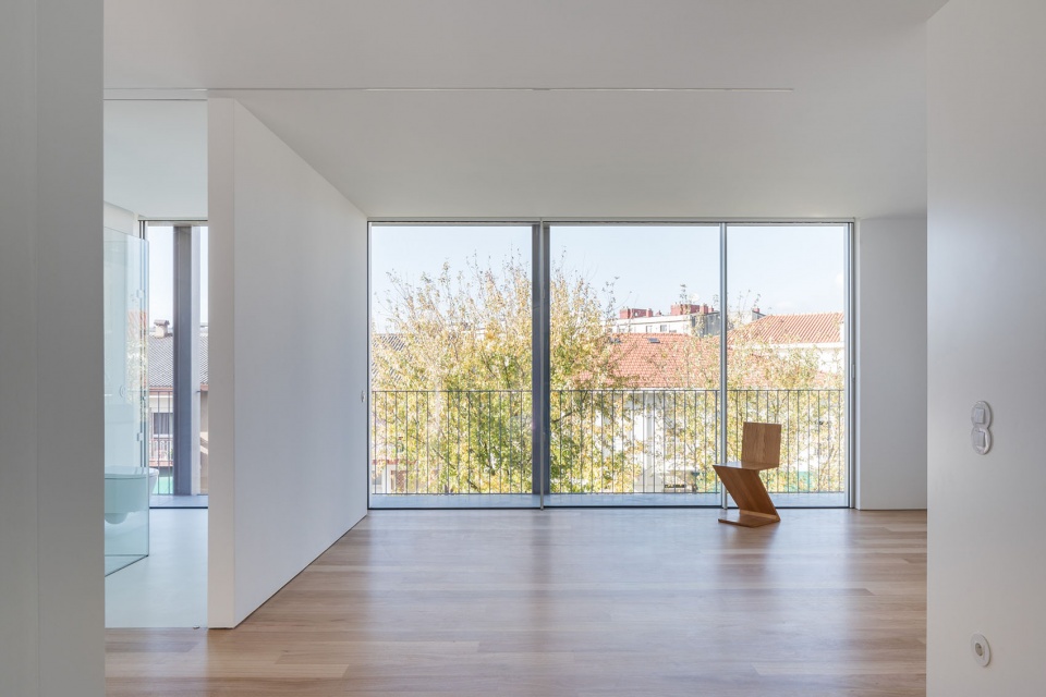 HS BUILDING by NOARQ