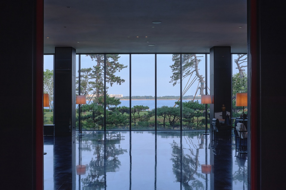 qingdao tides rise hotel by leeko architects