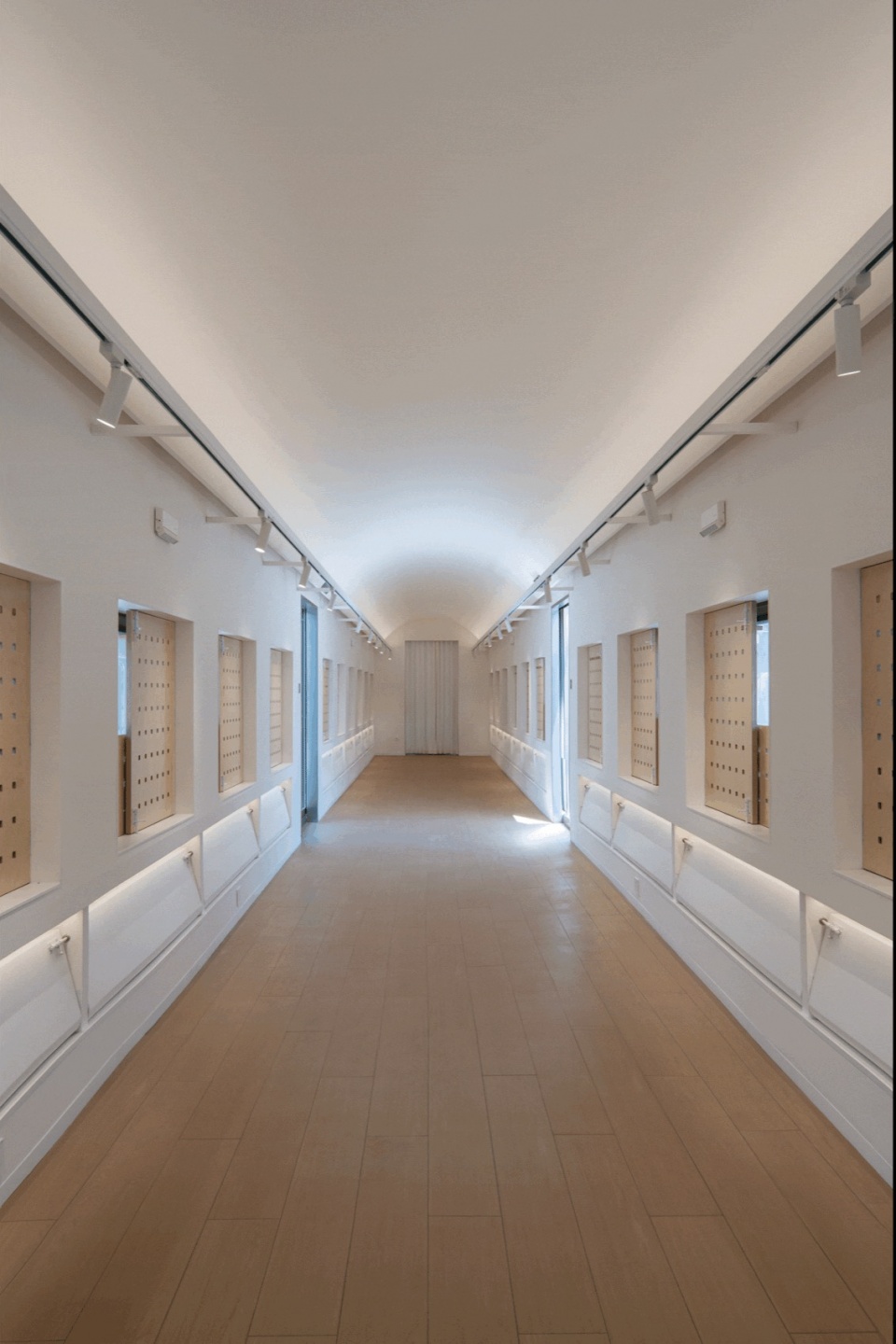 the 798·751 train street renovation by studio nor