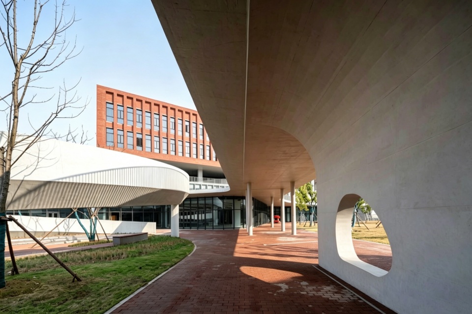 the academic building for network center computer science big data and microelectronics