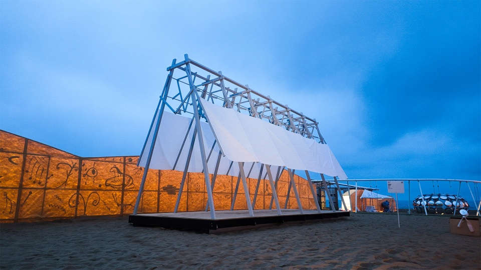 island creature installation by beats architects