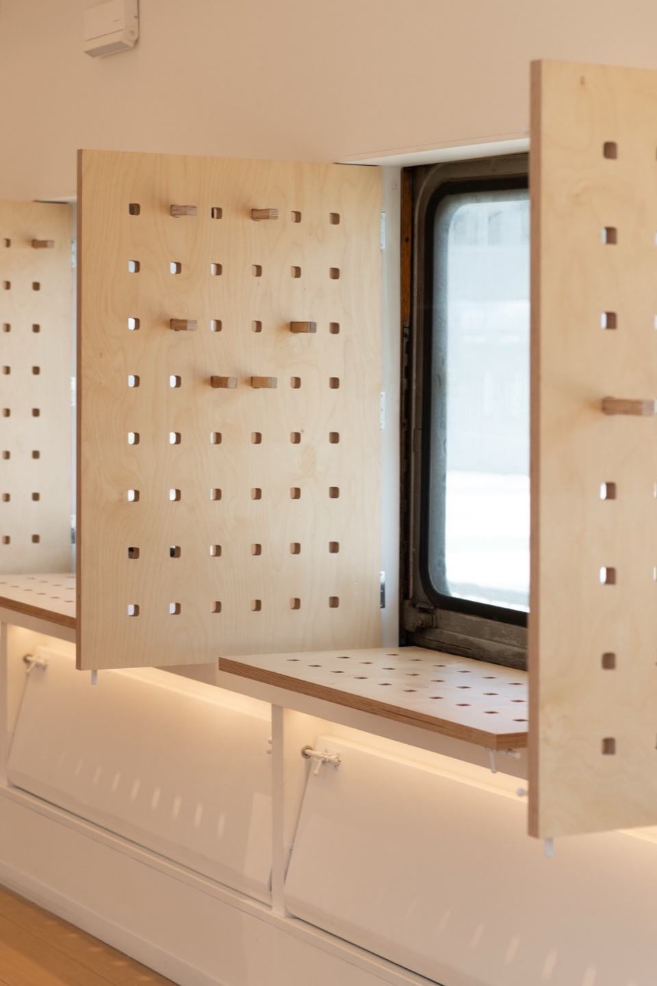 the 798·751 train street renovation by studio nor