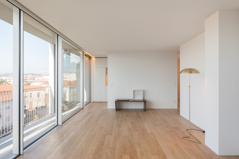 HS BUILDING by NOARQ