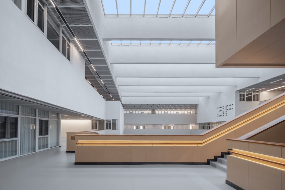 the academic building for network center computer science big data and microelectronics