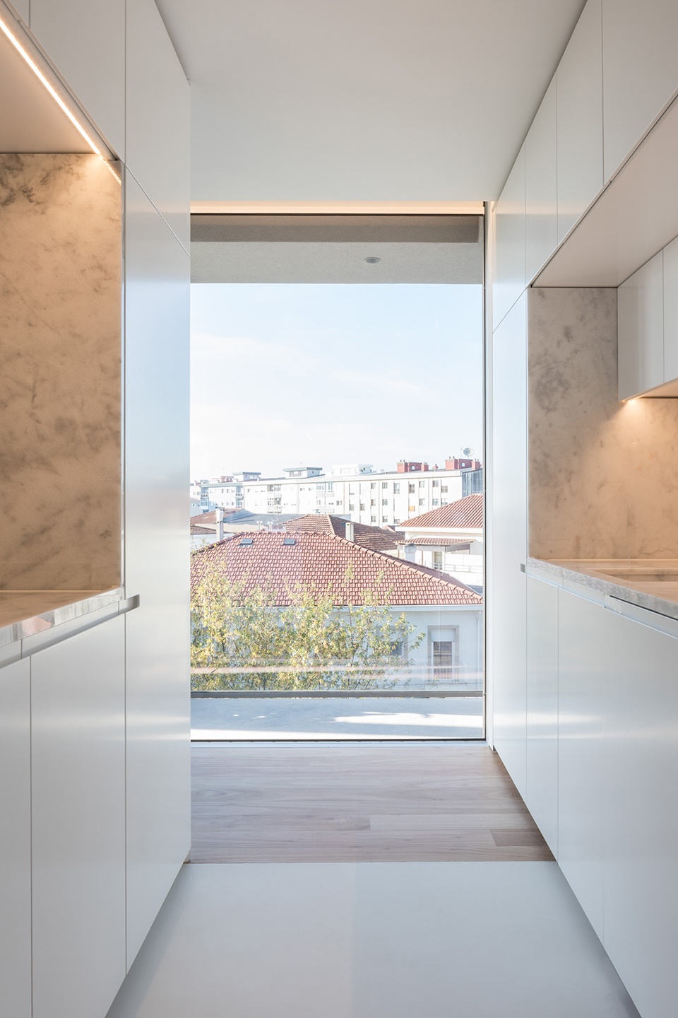HS BUILDING by NOARQ