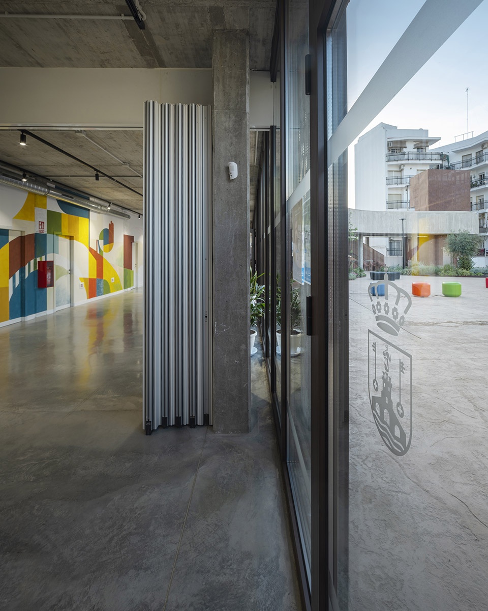 alcala de guadaira youth centre by felipe retuerto dunar arquitectos