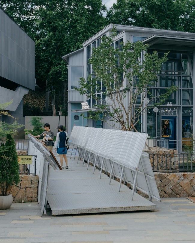 easel bridge by xbtw office