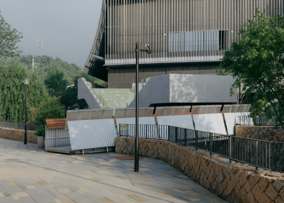 easel bridge by xbtw office