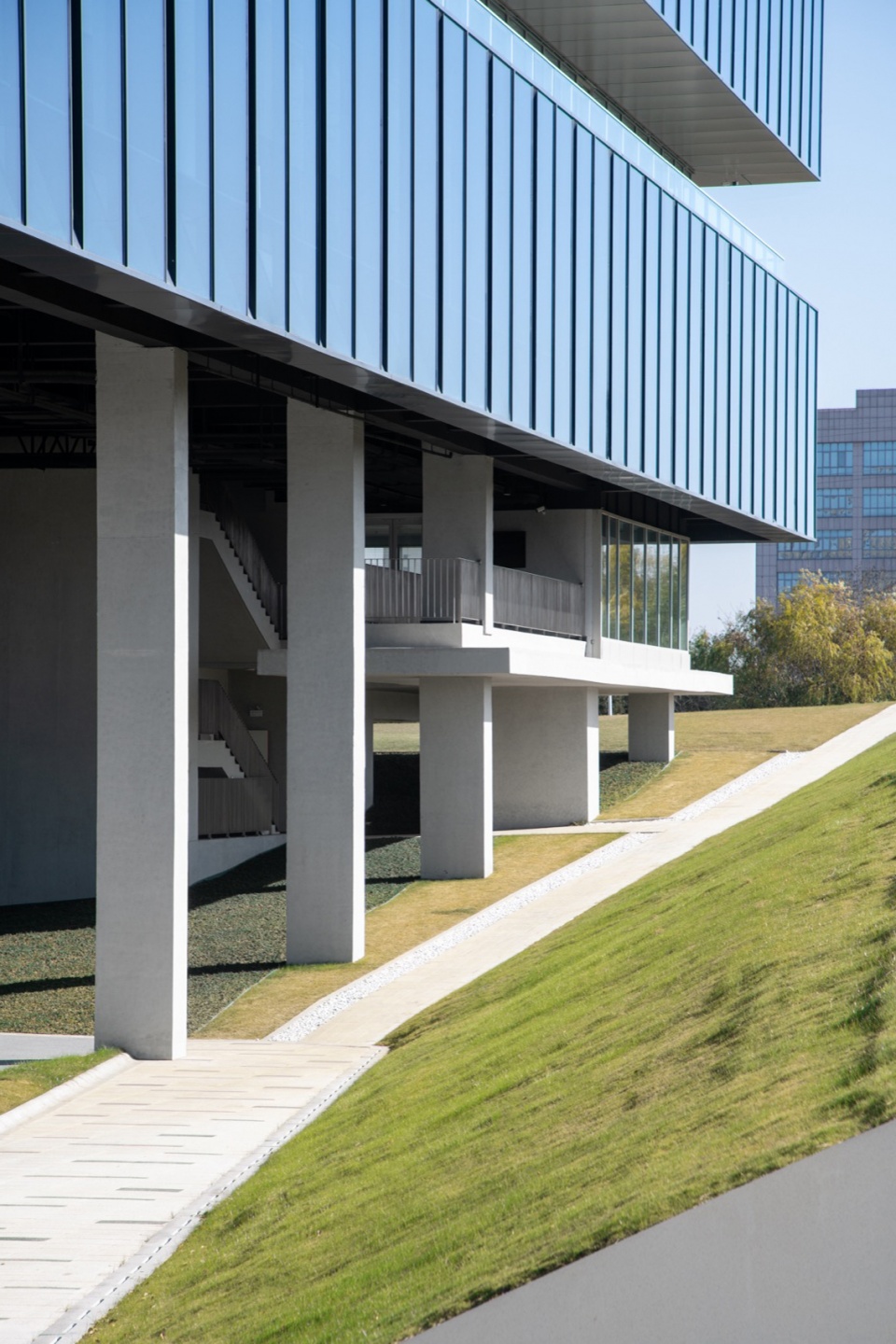 Beici Center A Headquarters Suspended Above the Park