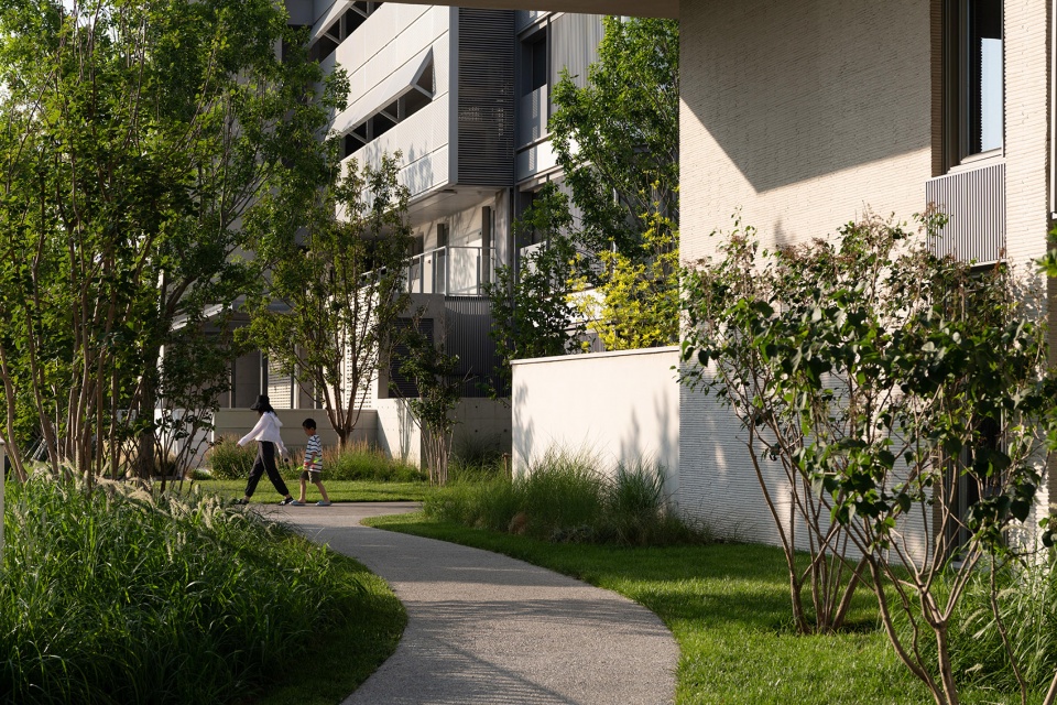 aranya sea mirror garden by zscape