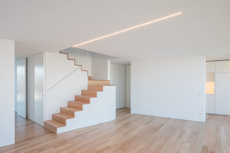 HS BUILDING by NOARQ