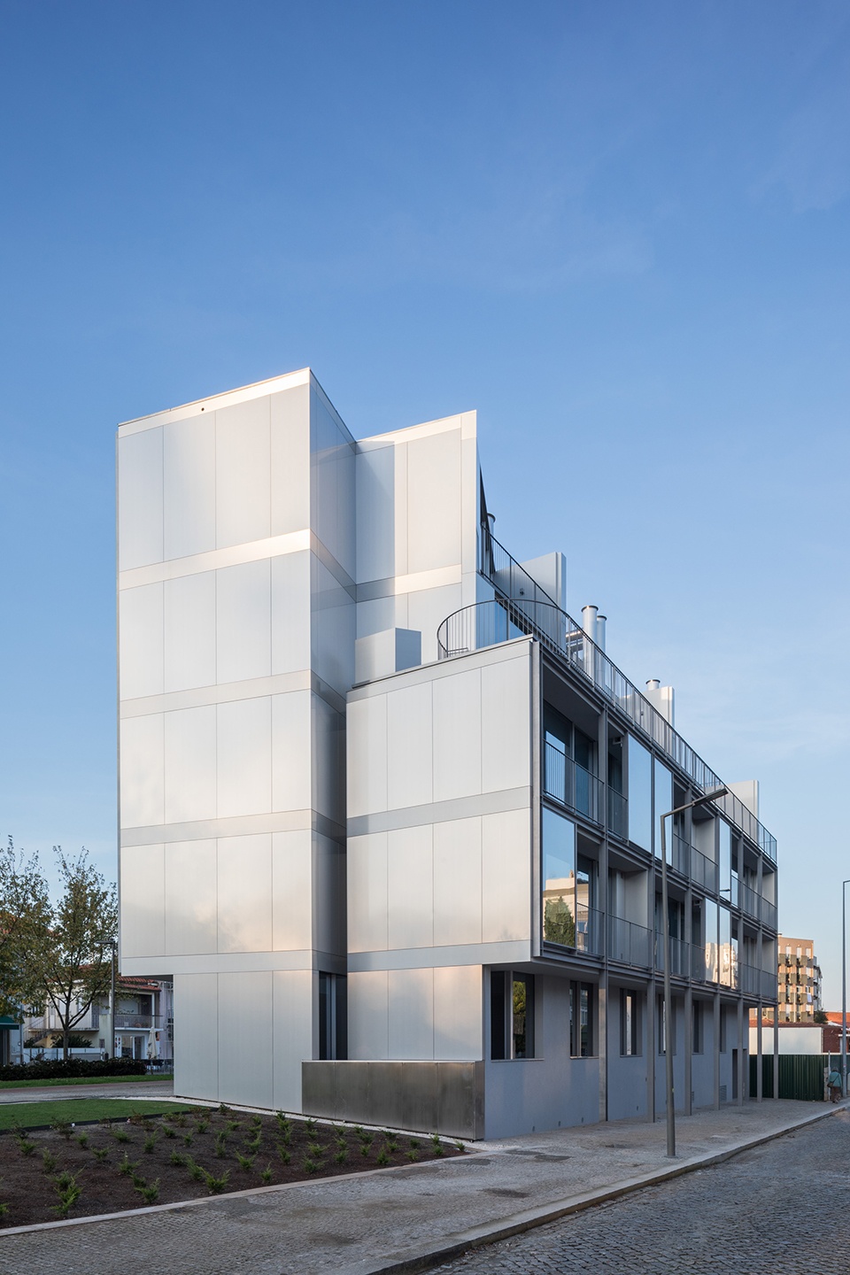 HS BUILDING by NOARQ