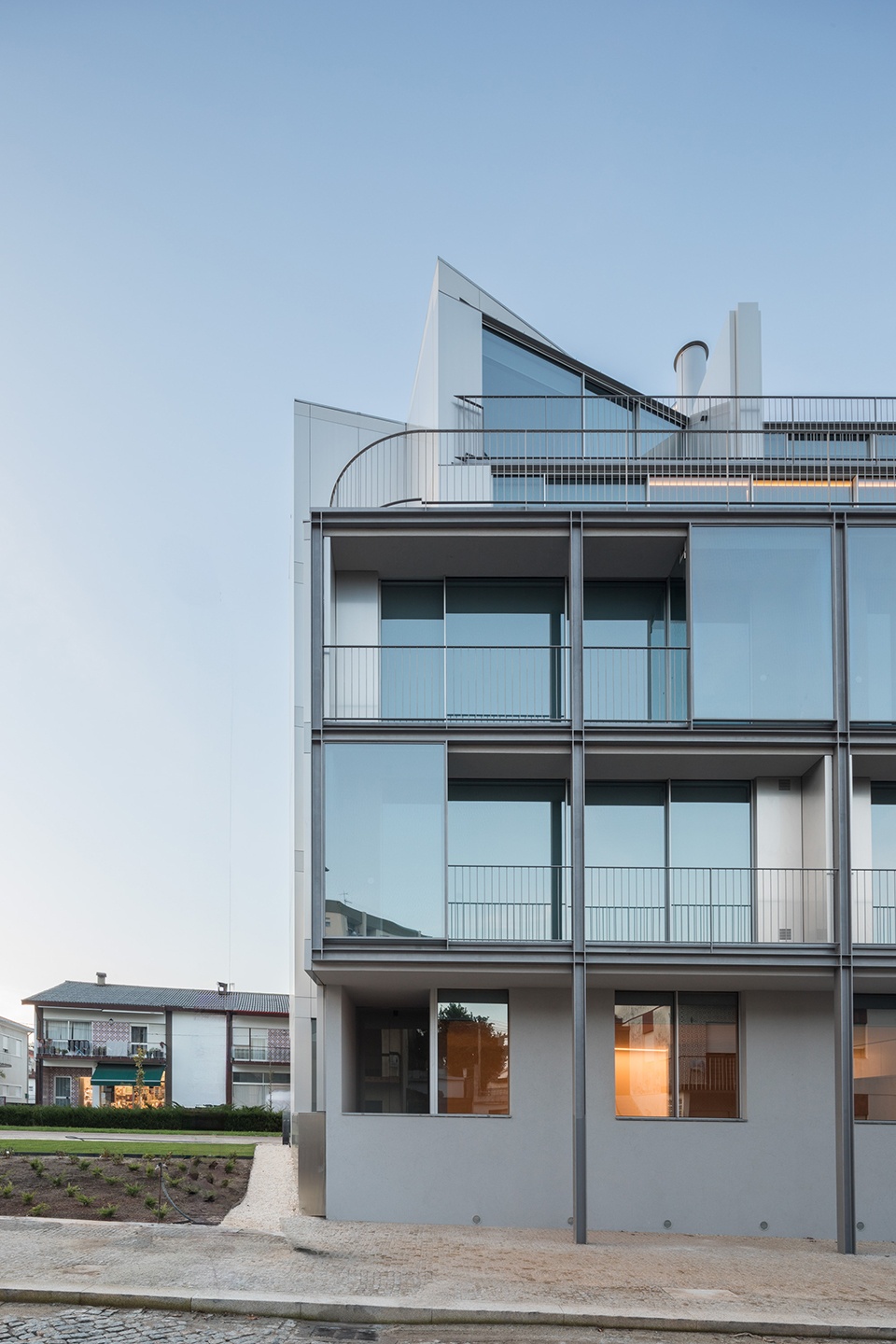 HS BUILDING by NOARQ