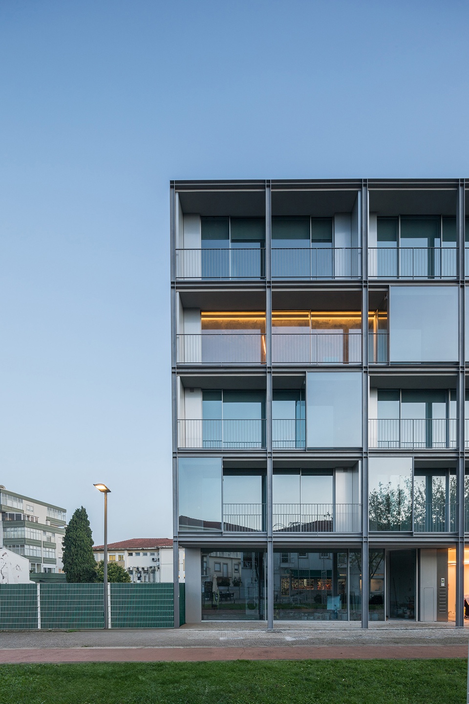 HS BUILDING by NOARQ