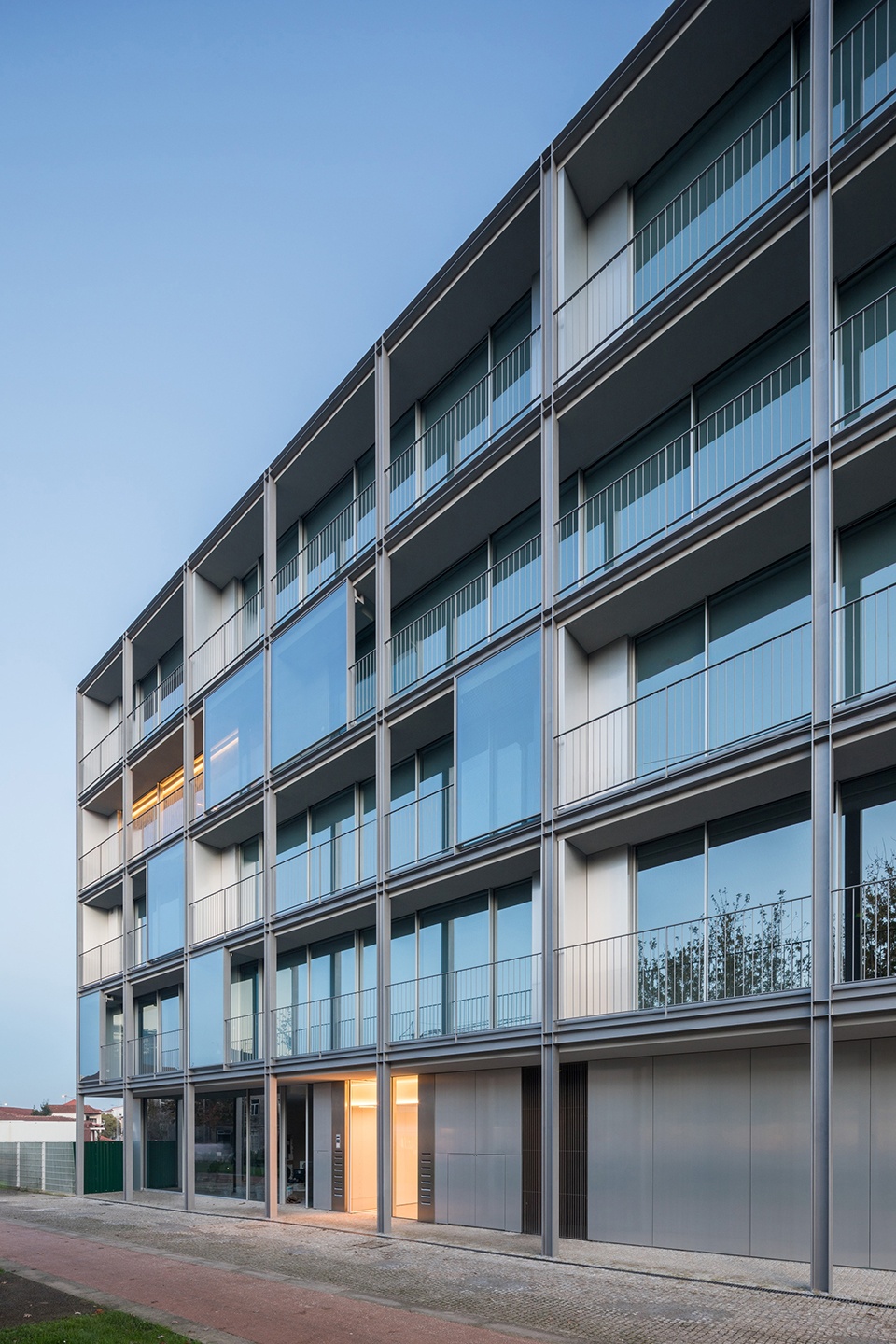 HS BUILDING by NOARQ