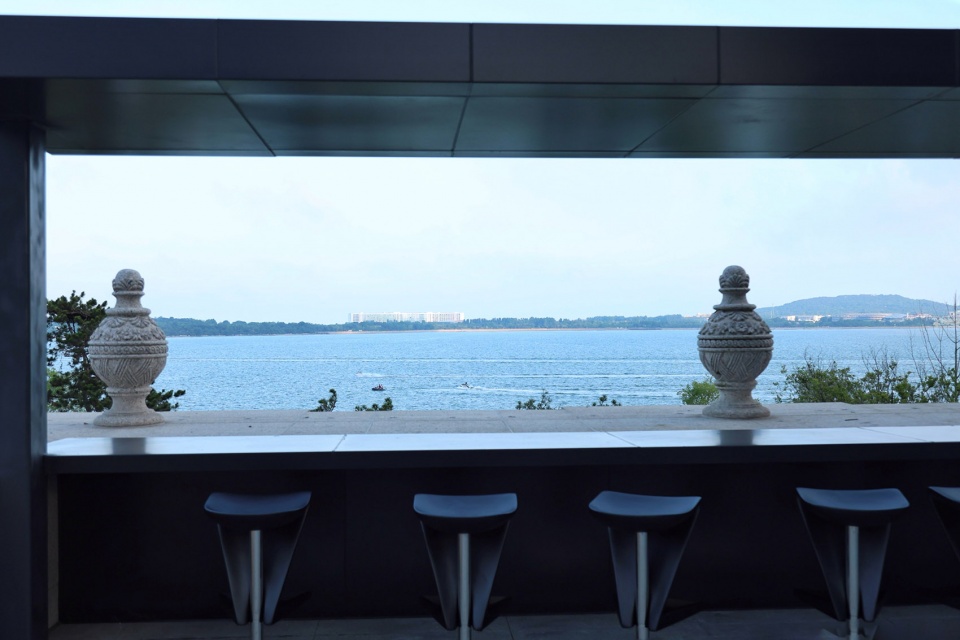 qingdao tides rise hotel by leeko architects
