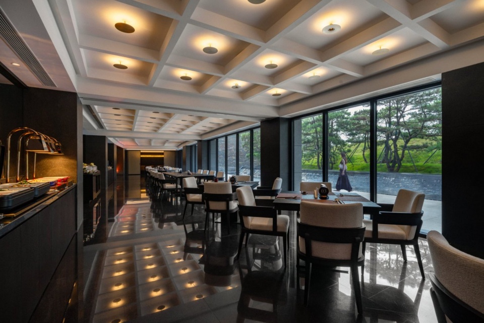 qingdao tides rise hotel by leeko architects