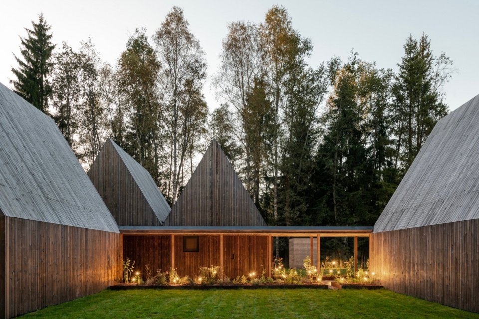 SANCTUM Nature Therapy Retreat by arches q9l