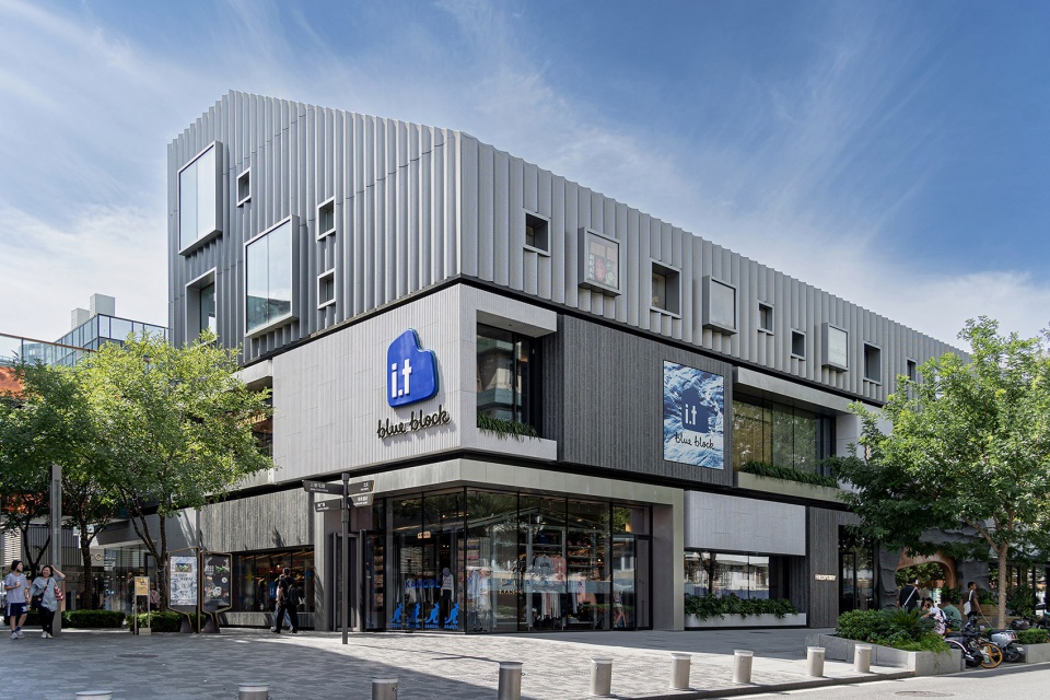 Facade and Public Space Renovation of the Street by moss architects 8xs