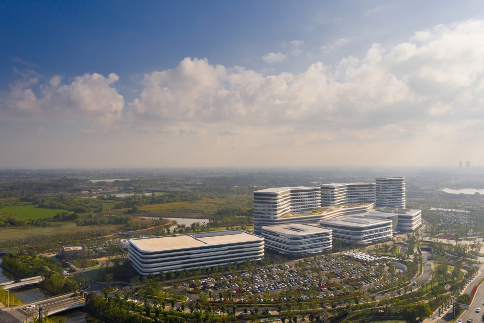 Huzhou Central Hospital by Perkins Will