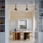 带反光家具的家，意大利 / Set Architects