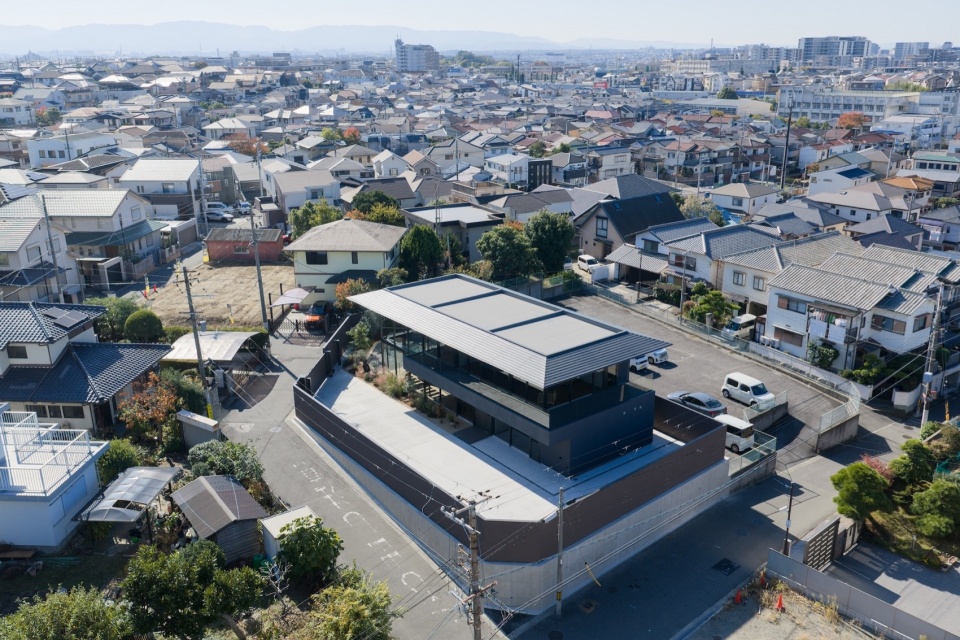 moment by apollo architects associates co ltd